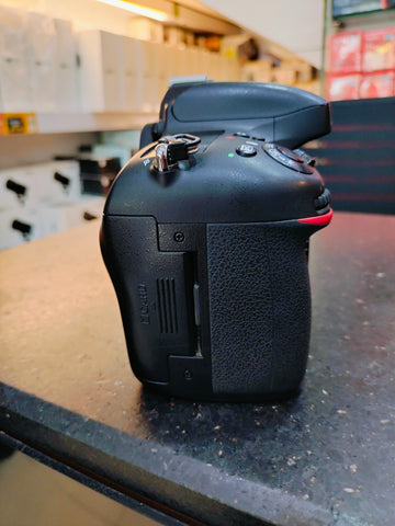 Nikon D610 DSLR Camera  USED 8804261